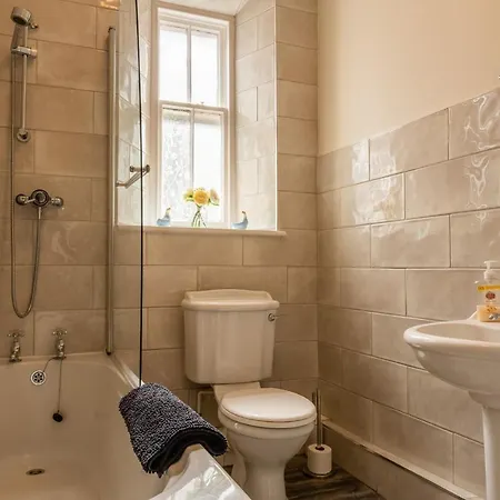 Peter Rabbit's Burrow Tatil Evi *